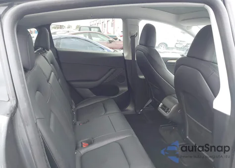 2023 Tesla Model Y Awd/Long Range Dual Motor All-Wheel Drive z USA, uszkodzony, nr VIN 7SAYGDEE5PF916715